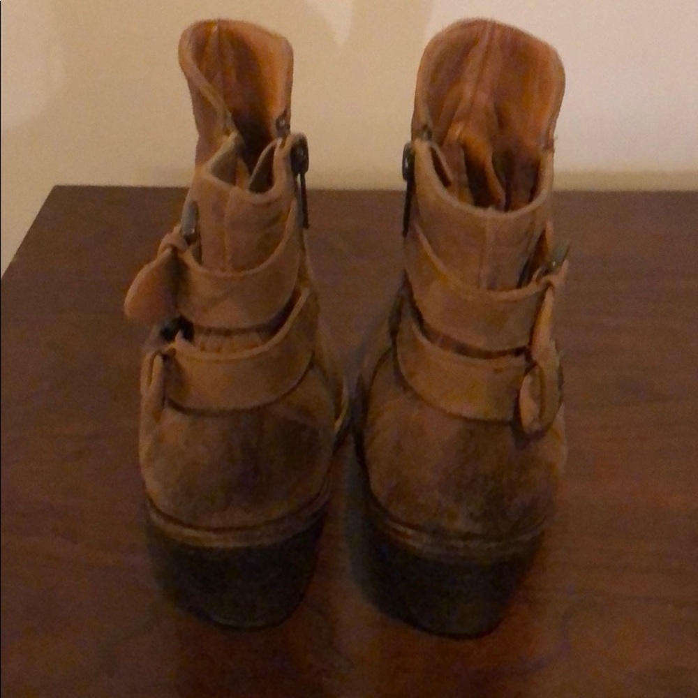Women's Floral Embossed Western Ankle Boots - Taupe - Picture 10 of 10